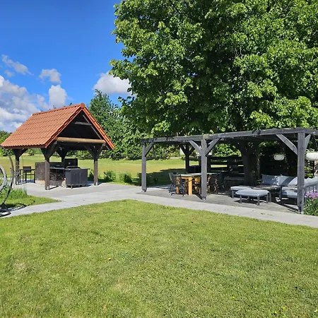 Holiday home Sloneczny Ogrod - Ekskluzywna Posiadlosc Nad Woda, Grill I Jacuzzi *